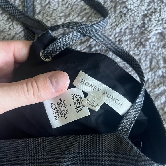 Cute tie back detail crop top - Picture 2 of 4